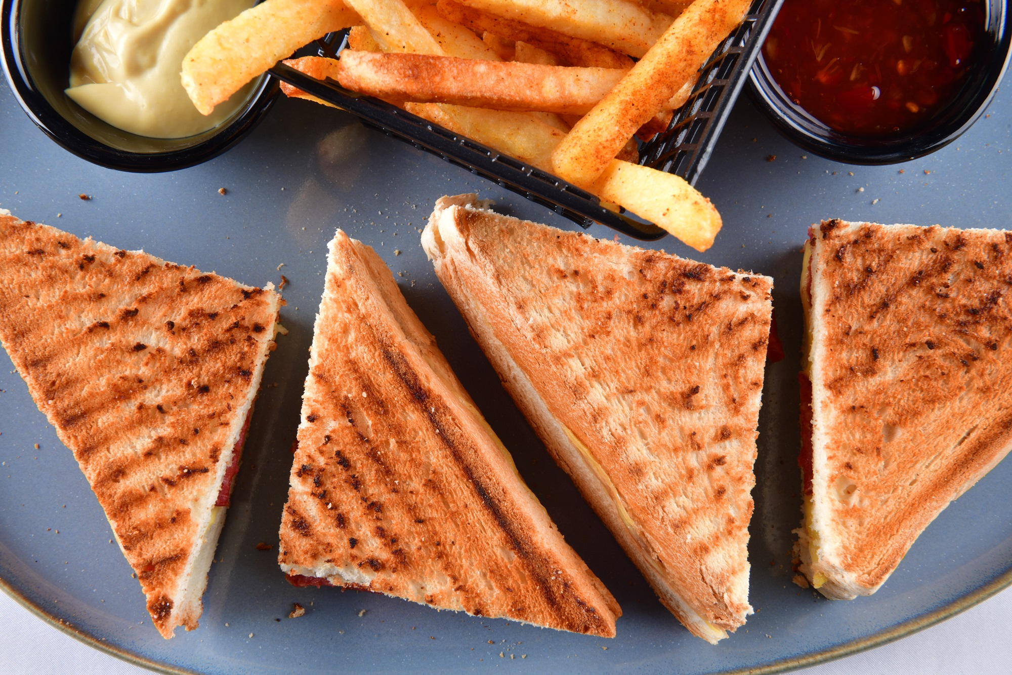 Kavurmalı Kaşarlı Tost